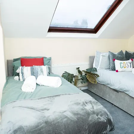 Modern Retreat Location Close To The Leeds (West Yorkshire)