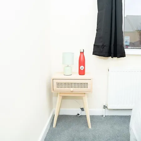 Modern Retreat Location Close To The Apartment