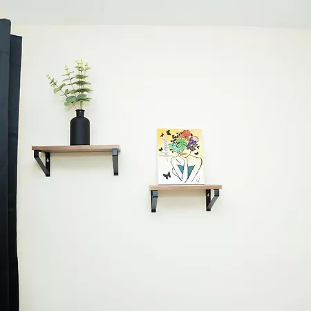 Modern Retreat Location Close To The Leeds (West Yorkshire)
