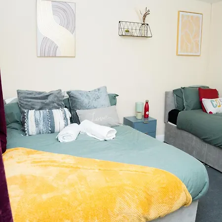 Modern Retreat Location Close To The Leeds (West Yorkshire)