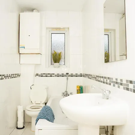Modern Retreat Location Close To The * Leeds (West Yorkshire)